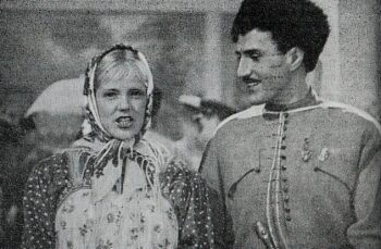 Свинарка и пастух. М. Ладынина в роли Глаши, В. Зельдин в роли Мусаиба.