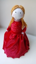 Кукла в красном платье
