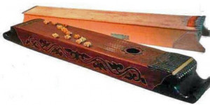 Музыкальный струнный щипковый инструмент чатхан