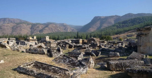 Остатки древних сооружений в Иераполисе