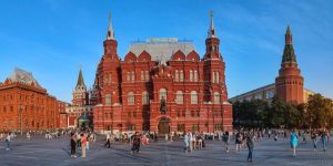 здание исторического музея в москве