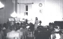 Заседание, посвященное Ф. Шопену, проводит сотрудник отдела Т. Б. Шестернина