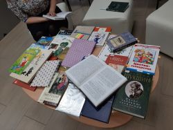 Книги на столе