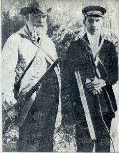 Н. Жуковский и Шура Микулин на охоте в Орехове. 1914 г.