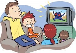 Семья смотрит телевиззор