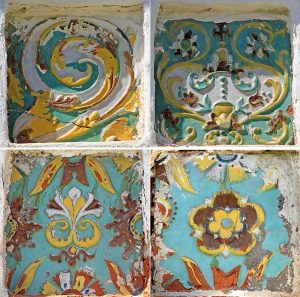 Ценинные изразцы Святых ворот Суздальского Ризположенского монастыря