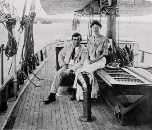 Д. Лондон со своей супругой у берегов острова Самоа.