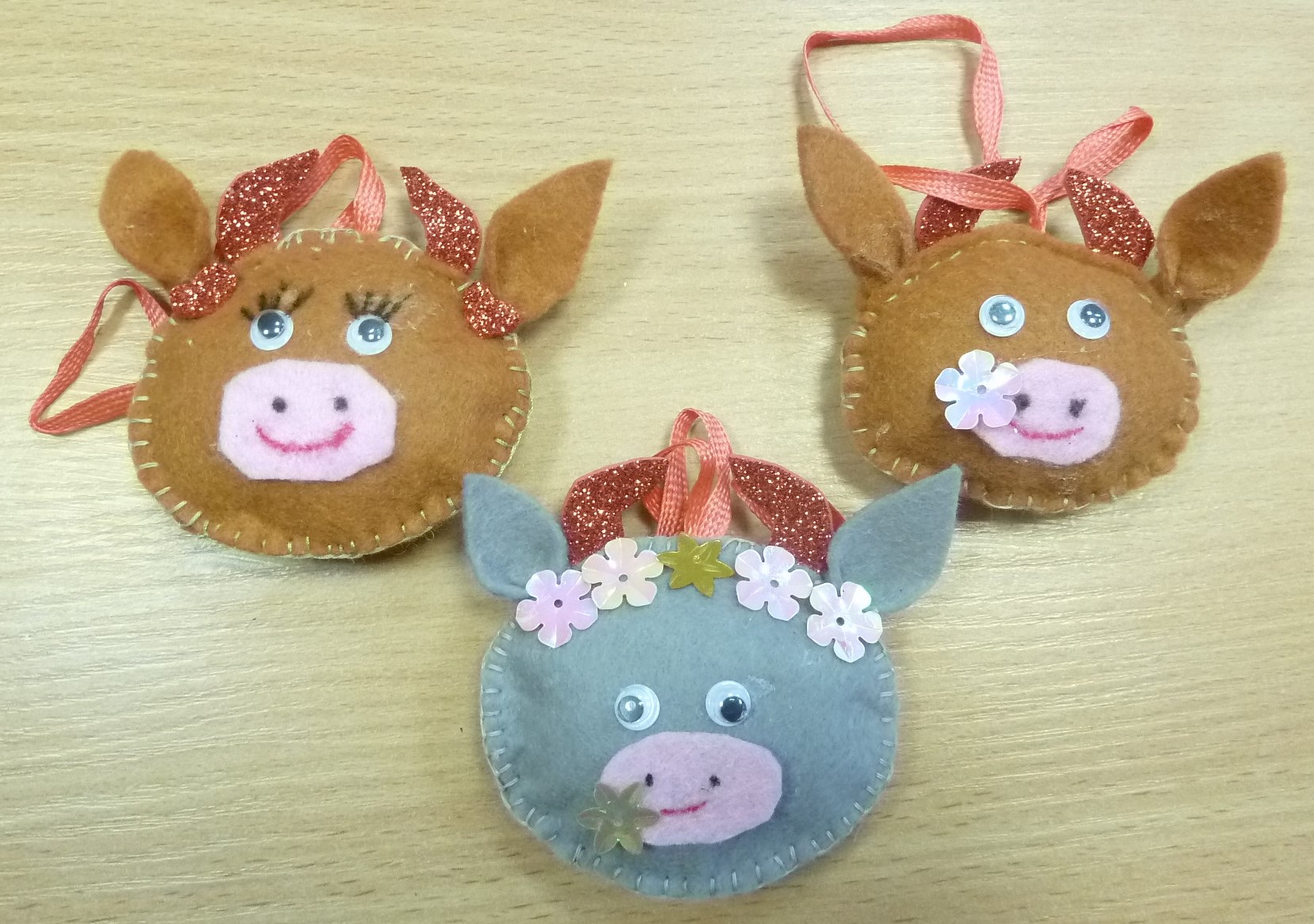 Готовый бычок из фетра