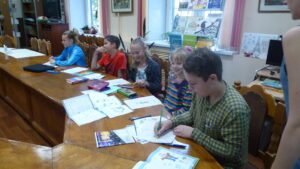 Grammar Workshop Школьники рисуют открытки