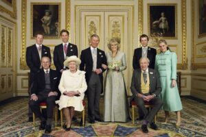 Королевская семья во дворце