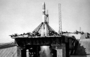 Запуск ракеты-носителя "Восток-1" с космодрома Байконур 12 апреля 1961 года"