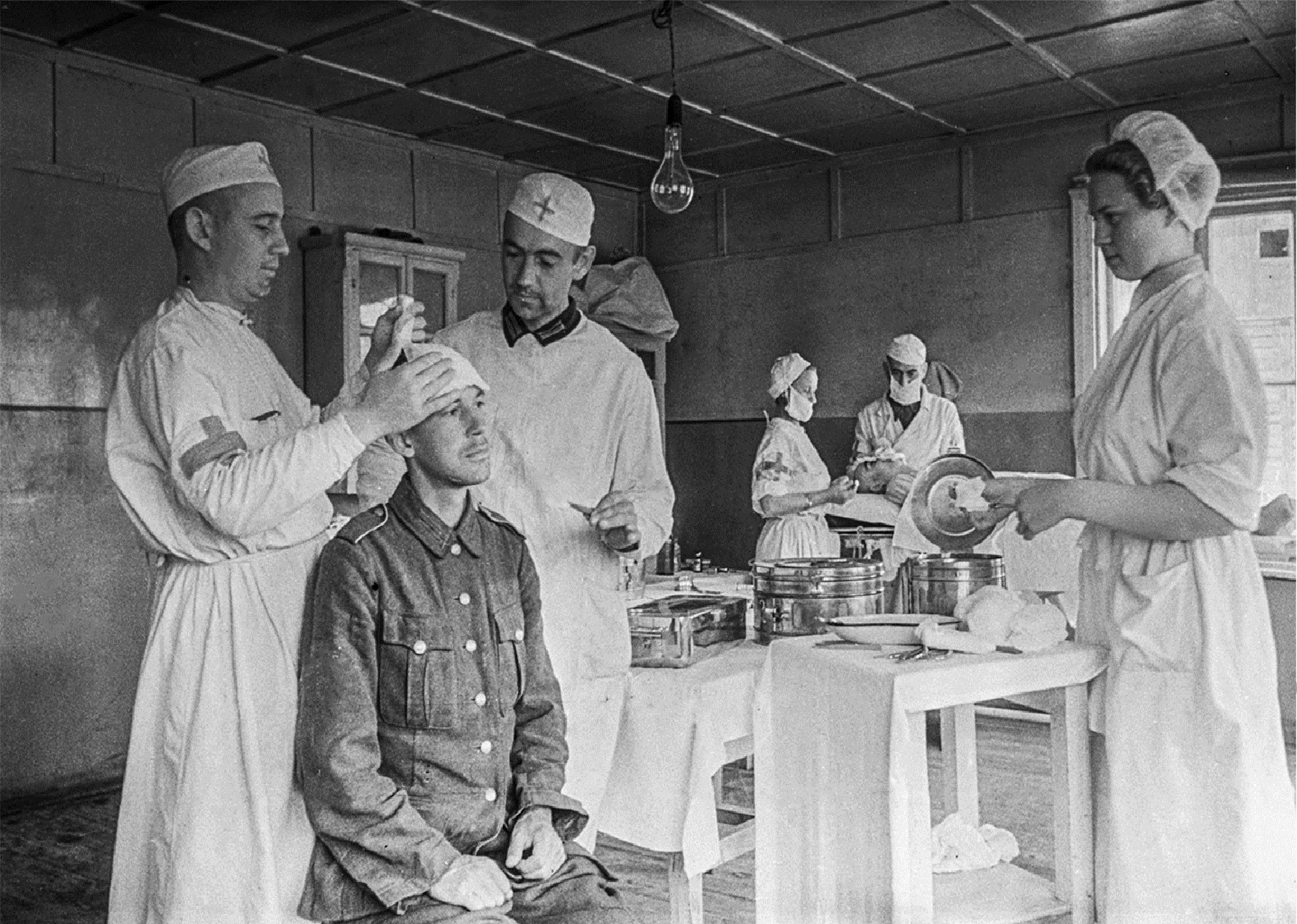 Врачи советских времен. Военно полевой госпиталь 1941. Немецкий военно полевой госпиталь 1941.