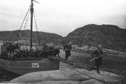 Высадка морского десанта под командой лейтенанта Гулько на Северном флоте. Октябрь 1942 года.