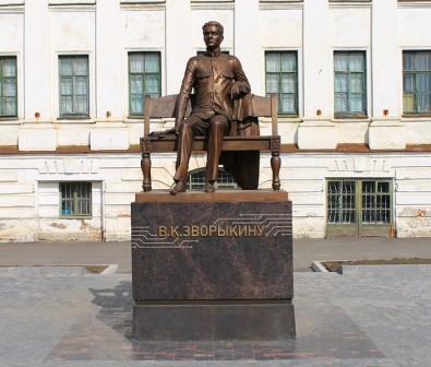 Памятник В. Зворыкину в городе Муром