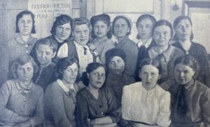 Группа работниц отдела технического контроля Владимирского химзавода. 1943 год.