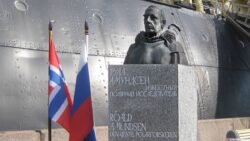 Амундсен. Памятник в СПБ