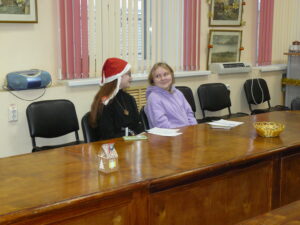 Участницы рождественского занятия по английской грамматике во Владимирской областной научной библиотеке.