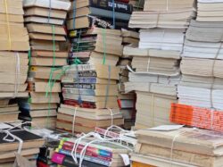 Книги и журналы связанные в стопки