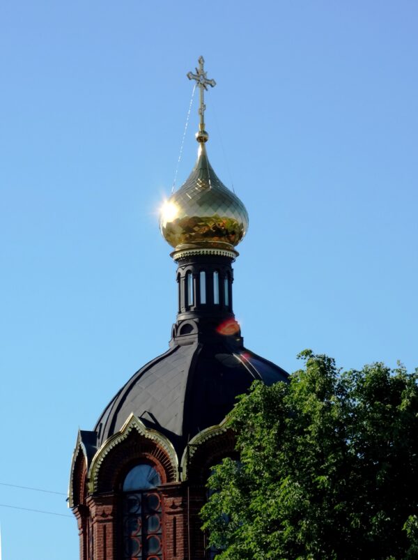 Храм Архангела Михаила во Владимире. Купол и крест. Фото Юрия Сизова. 