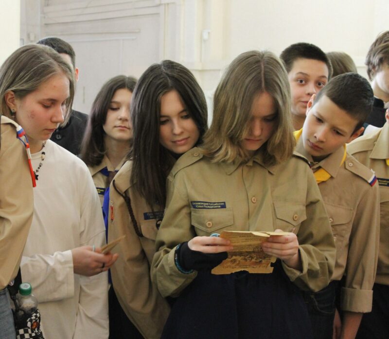 Молодежь на выставке