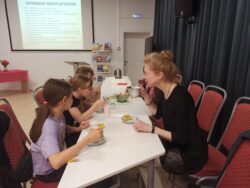 Чаепитие в день калмыцкого чая в библиотеке