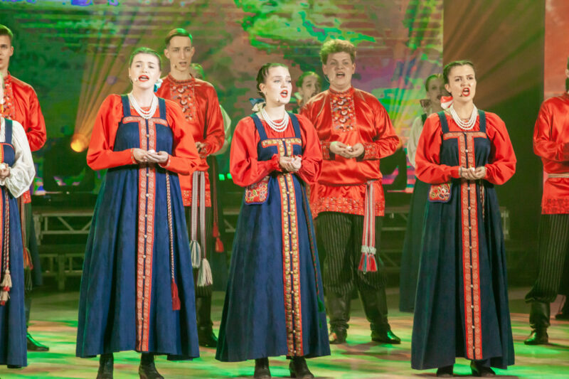 Концерт народного коллектива «Хор русской песни» (художественный руководитель Ольга Козырева, хормейстер Максим Фадеев) ВОМК имени Бородина на открытии фестиваля Китоврас
