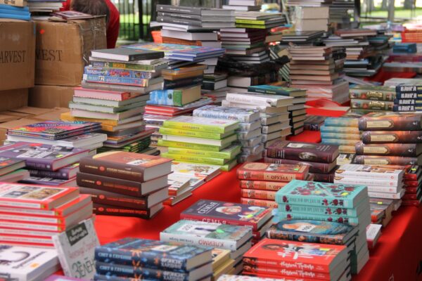 ярмарка книг