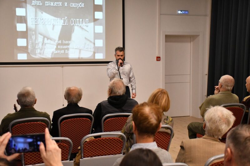 Сборник «Победы немеркнущий свет» выступает бард Бочкин