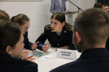 Команда Искатели знаний на литературной игре