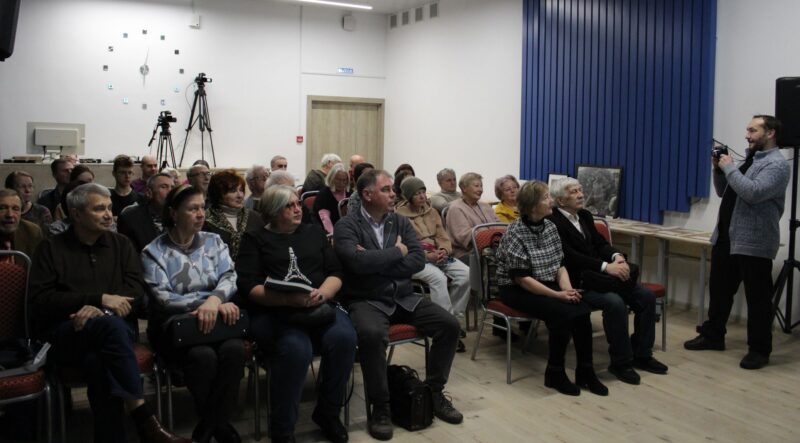 Гости вечера в зале 