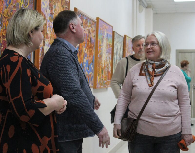 Открытие выставки Дмитрия Холина «Зимние истории» состоялось в нашей библиотеке