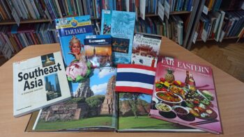 Экспозиция книг на столе