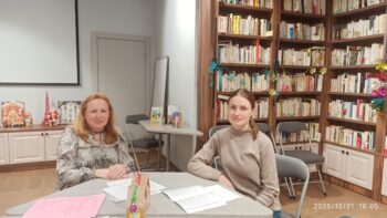 Клуб книголюбов. За столом