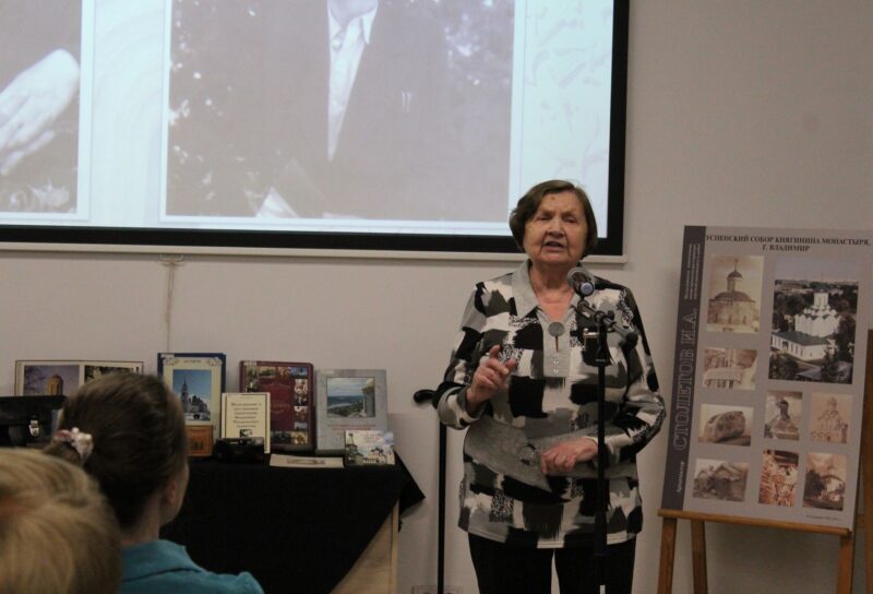 Выступает краевед, автор многочисленных книг по истории Владимира Валентина Ивановна Титова