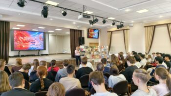 выступление ведущего перед аудиторией