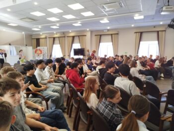 люди в зале