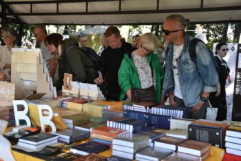 Книжная ярмарка фестиваля "Китоврас"